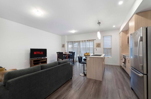 Barrie House | Bass Oasis 2 – Cozy, Pet-Friendly Getaway Near Beach, Ski Resort, Spa & More!