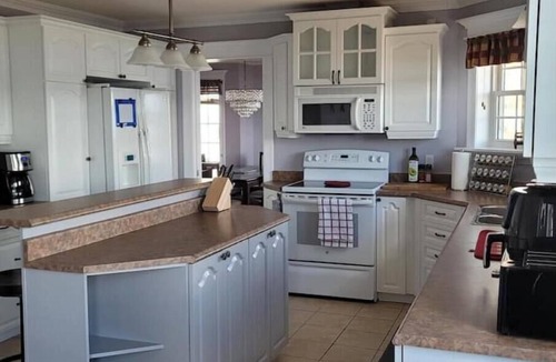 Lewisporte House | Baycation home with Hottub