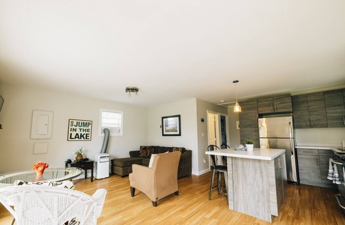 Green Gables Cabin | Beachside Bliss:Renovated Cottage near Amusement Parks | WiFi, BBQ, Patio