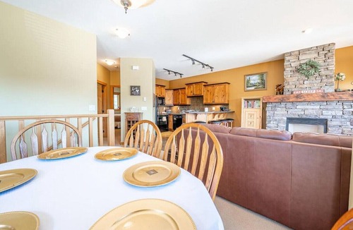 Big White Ski Resort Villa | Bear`s Paw Chalet - Amazing Location & Ski In/Out