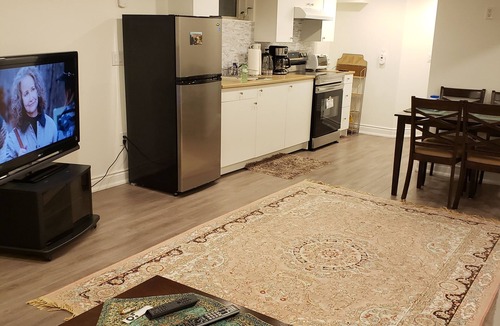 Richmond Hill Apartment | Beautiful 1 Bed+ Den Basement apartment in Richmond Hill