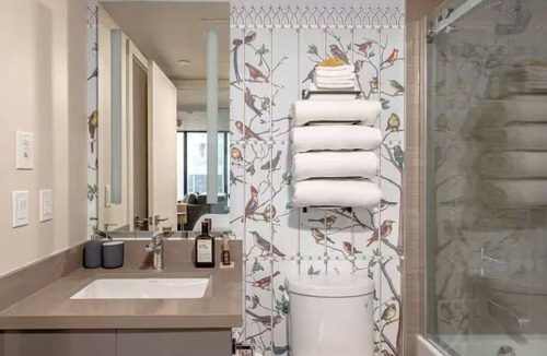 Bloor-Yorkville Condo | Beautiful 1 Bedroom Yorkville Condo with Valet Parking