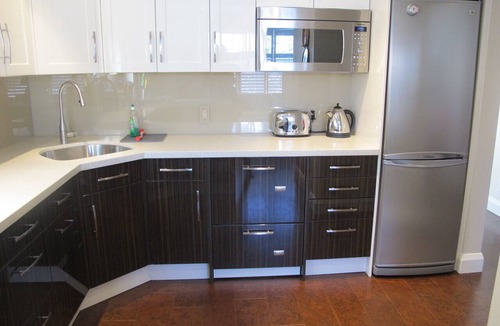 Wanless Park Apartment | Beautiful 2 bedroom home - includes laundry and parking