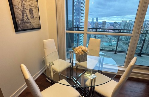 Downtown Mississauga Condo | Beautiful 2Bed 2Bath Condo Steps to Square One