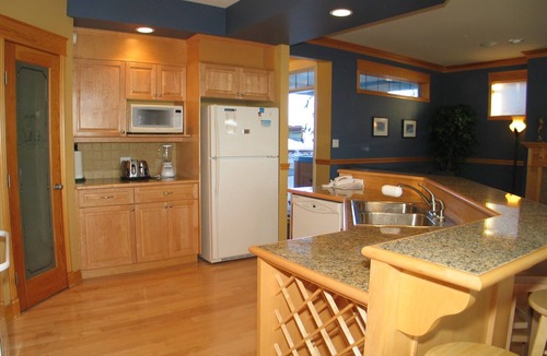Silver Star Mountain House | Beautiful 3 br home on the Knoll. Hot tub, garage, BBQ, laundry, bbq.Exceptional
