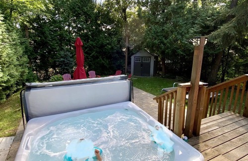 Tiny House | Beautiful All Season Cottage with a Hot Tub