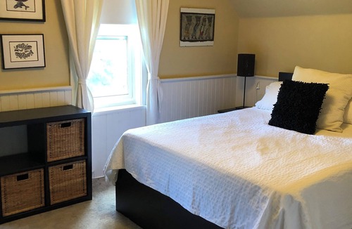 Grey Highlands House | Beautiful and serene. private farmhouse on acreage. Gorgeous views over valley.