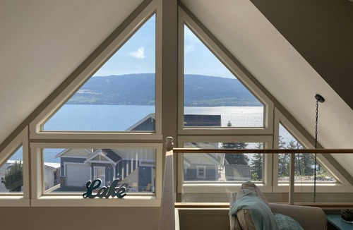 Central Okanagan Cottage | Beautiful Beach Vibe Lake Cottage, Spectacular View, Big Deck & Private Hot Tub