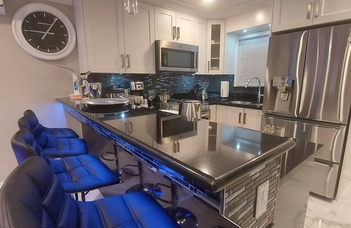 Vancouver South House | Beautiful Bright 3 Bedroom Townhouse