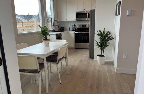 Burke Mountain Apartment | Beautiful, bright and brand new suite-apartment