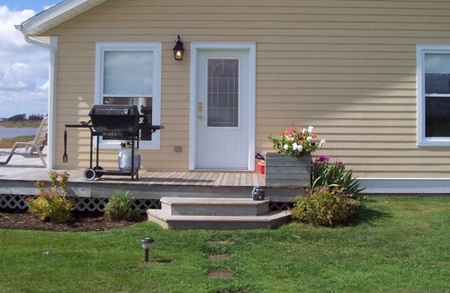 Queens County Cottage | Beautiful Canada Select 4 star ocean front air conditioned beach house