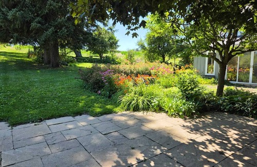 Erin House | Beautiful Century Home close to Erin Estates Venue