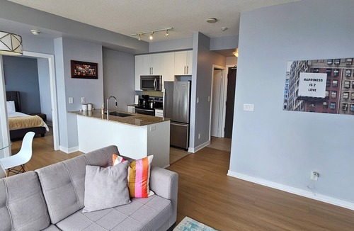 Downtown Mississauga Apartment | Beautiful Condo with spectacular views + 1 Parking in Mississauga Downtown