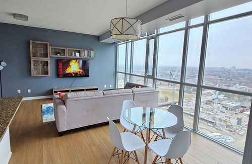 Downtown Mississauga Apartment | Beautiful Condo with spectacular views + 1 Parking in Mississauga Downtown