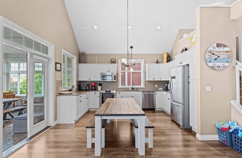 Osoyoos Cottage | BEAUTIFUL COTTAGE JUST STEPS FROM THE BEACH The cottages on Osoyoos Lake