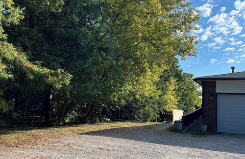 Essa House | Beautiful Country 10 acre property but close to town, yet peaceful and quiet.