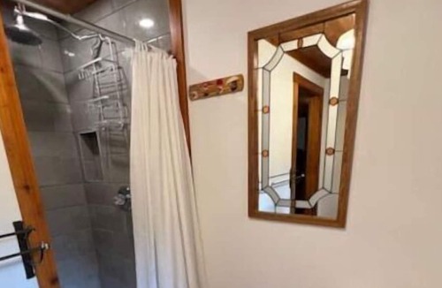 Squamish Cabin | Beautiful Downtown 'Forest' Cabin with hot tub