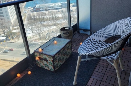 Niagara Condo | Beautiful Fort York CN Tower & Lake Views