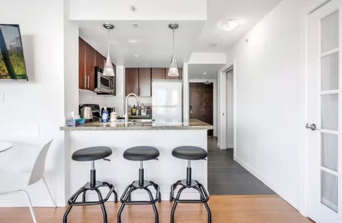 Crosstown Condo | Beautiful Garden View Pool+Hot Tub+Sauna/Large Free Parking