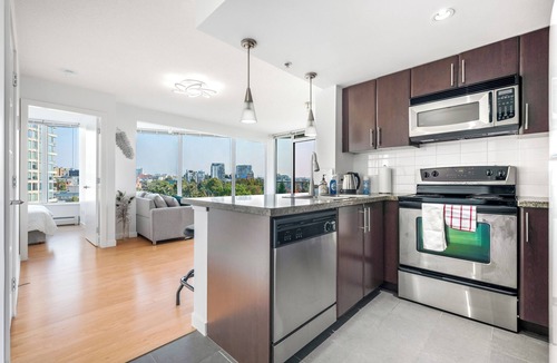 Crosstown Condo | Beautiful Garden View Pool+Hot Tub+Sauna/Large Free Parking