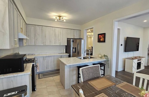 Welland House | Beautiful Home backing on Welland Canals STR-289