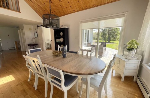 York House | Beautiful House Located by a Golf Course and 5 Mins From National Park Beach