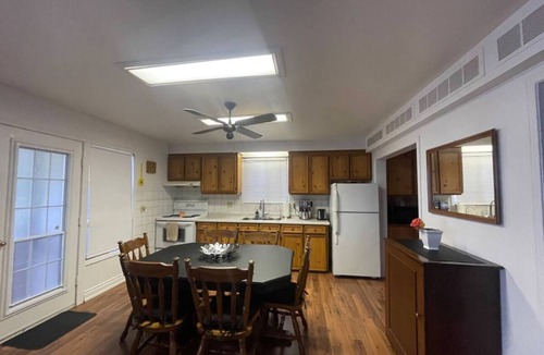 Lindsay Cottage | Beautiful Lake front Cottage With Pool