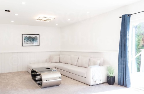 Innisfil House | Beautiful Luxurious home minutes to the Beach & Friday Harbour Resort