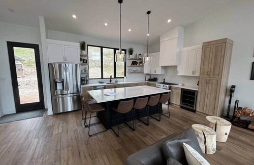 Koocanusa Ranch House | Beautiful Modern Lake House - Koocanusa Lake