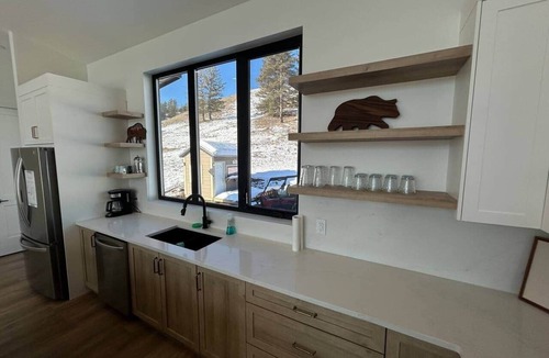 Koocanusa Ranch House | Beautiful Modern Lake House - Koocanusa Lake