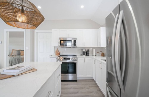 Port Colborne House | Beautiful newly renovated home w/canal view