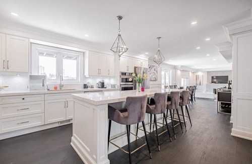 Kingsview Village House | Beautiful Oasis In the city with Heated Pool