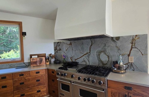 Bowen Island House | Beautiful Ocean View Home with Chef's Kitchen