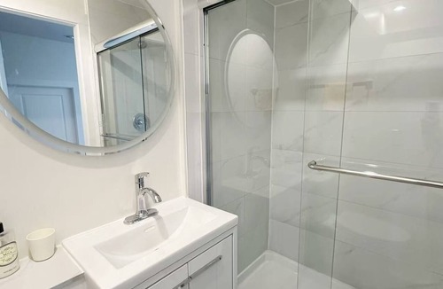 Arbutus Ridge House | Beautiful place with Kitchen, Washing Machine, Internet near UBC, beach and DT