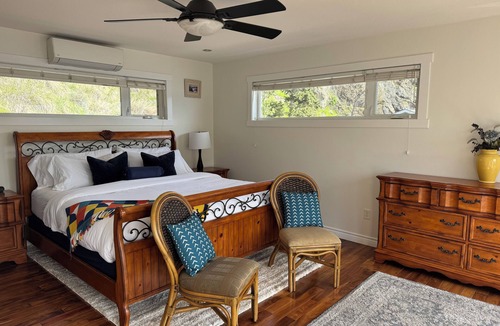 Central Okanagan House | Beautiful & Private Downtown Lakeside Space/King Bed/2 Patios/BBQ &Dog-Friendly!
