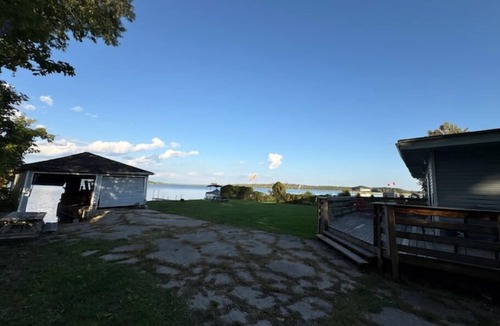Trent Hills House | Beautiful Riverfront House