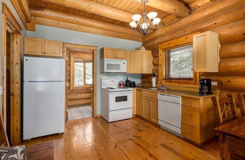 Golden Ski Chalet | Beautiful Rustic Chalet in the Heart of Rockies