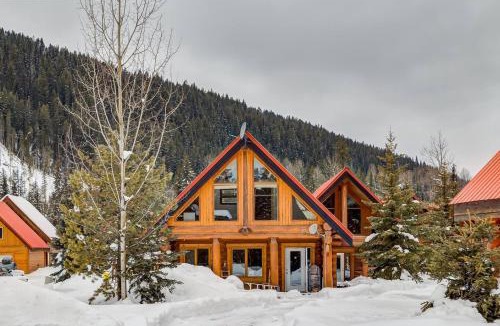 Golden Ski Chalet | Beautiful Rustic Chalet in the Heart of Rockies