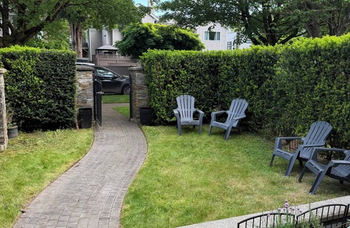 Mount Pleasant House | Beautiful townhome in trendy Main Street area. Family friendly!