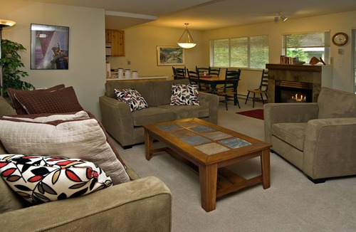 Village North House | Beautiful two bed two bath townhouse located just outside the village
