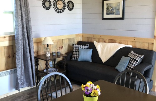 Guernsey Cove House | Beautiful Waterfront Studio Cottage