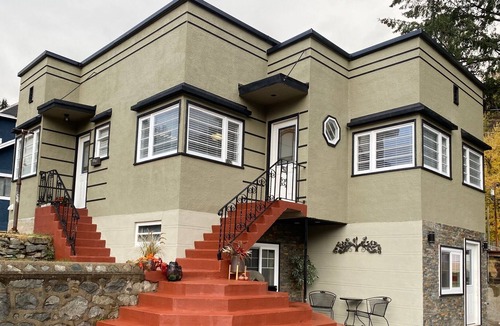 The Gulch House | Beautifully renovated heritage home 2 Bedroom Sleeps 4