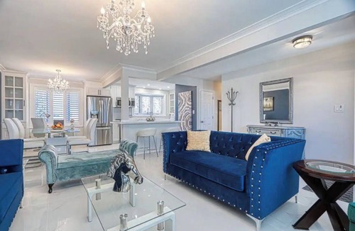 Aldershot House | Beautifully Updated Bungalow Upper Portion