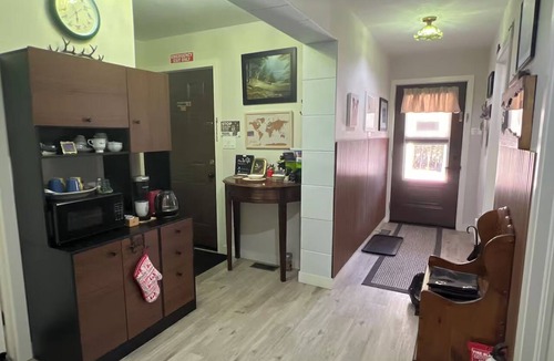 Lion's Head Bed & Breakfast | Bella's B&B: 60 Trillium X (Ferndale/Lions Head)