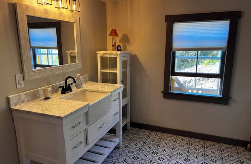Trinity East House | Bellecroft House - Beautifully renovated, stunning water-front getaway property