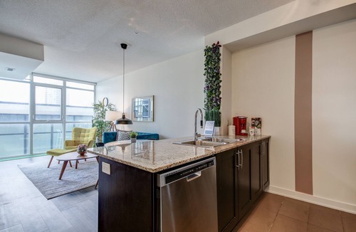 Downtown Mississauga Condo | Benetton Suite - Square One - 1 BR + Den +1 Parking