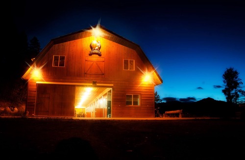 Invermere House | Best Cozy Barn in the Canadian Rocky Mountains with private Hot Tub + bon fires