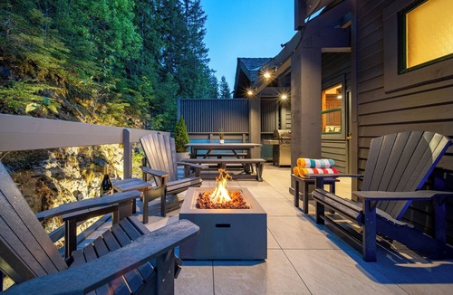 Whistler Village House | Best Mountain View, 5-Star Luxury Whistler Village 5BR Ski-in