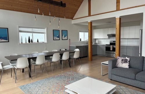 Courtenay Ski Chalet | Big Blue Chalet