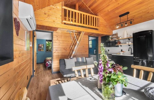 Nakusp Cabin | Black Bear Cabin # 1.